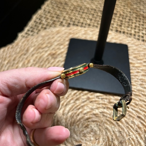 Authentic Vintage Gucci Watch - Picture 2 of 11